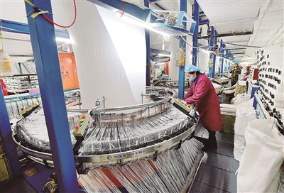 瞄準市場研發(fā)環(huán)保包裝袋，環(huán)保設(shè)備創(chuàng)新驅(qū)動產(chǎn)業(yè)升級