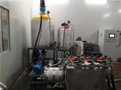 環(huán)保先行，品質(zhì)為本——探秘天津人造草坪PU背膠機在環(huán)保設(shè)備研發(fā)中的創(chuàng)新應(yīng)用